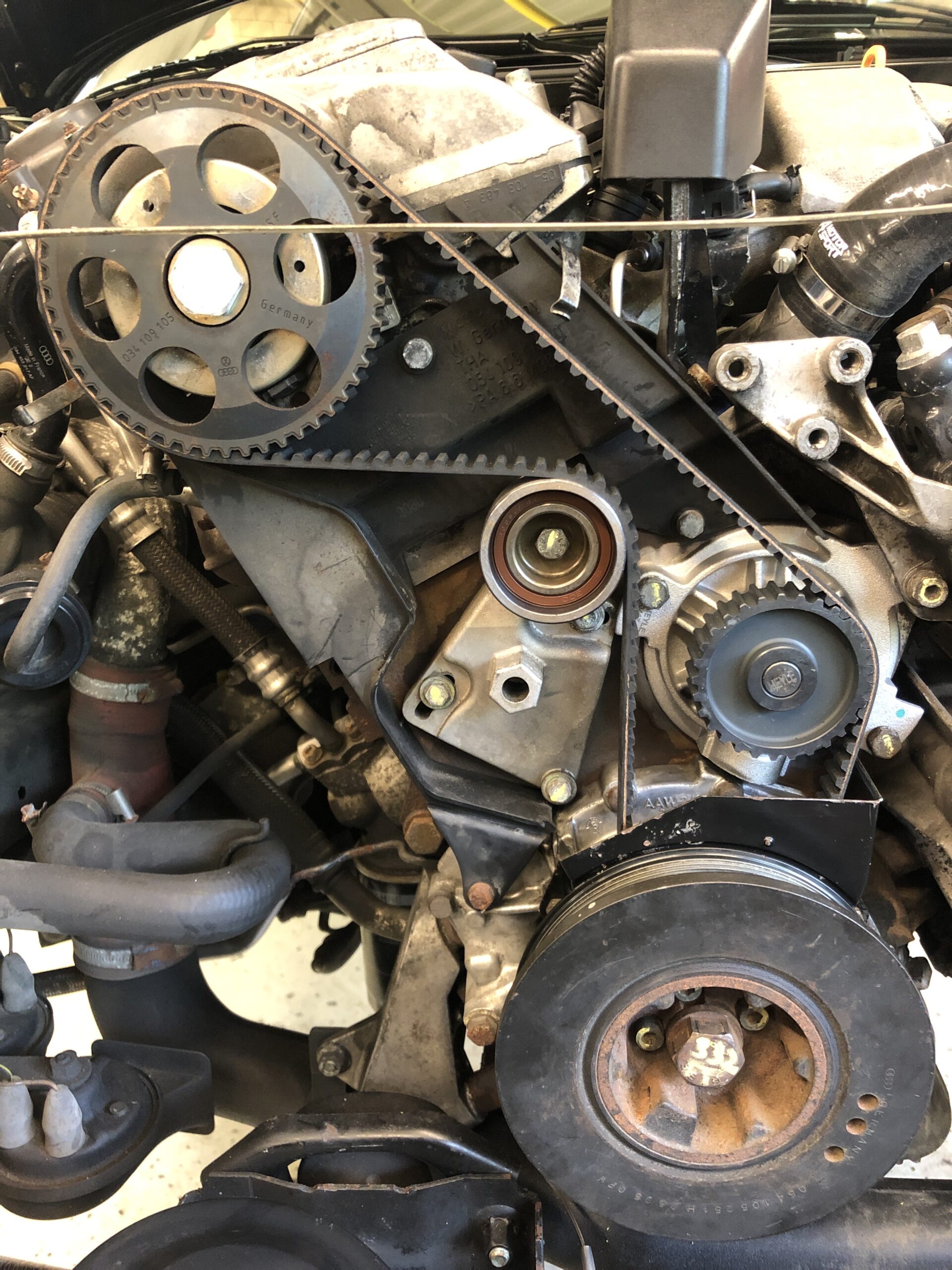 A003 “Audi Q7 on lift for oil change service”