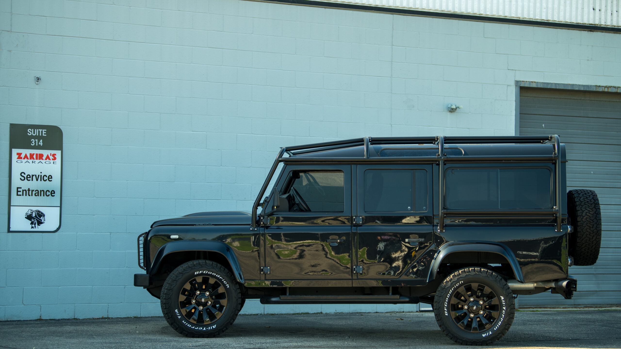 Land Rover Top Pic “Range Rover receiving diagnostic inspection”